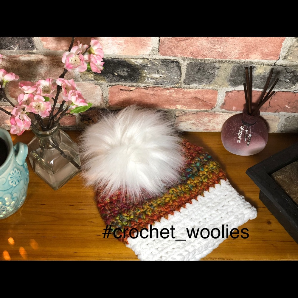 Crochet hat with pom